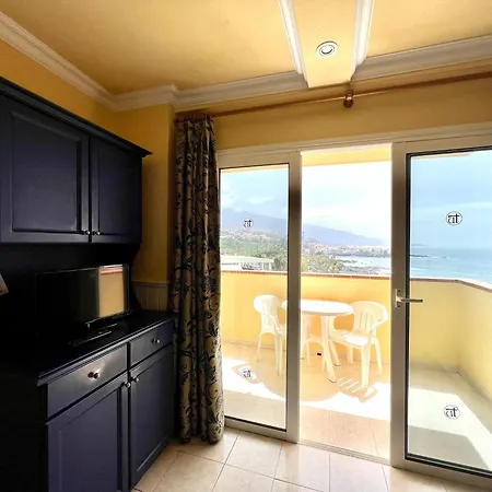 With Ocean Views In Playa Jardin, Puerto De La Cruz Daire