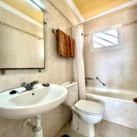 Daire With Ocean Views In Playa Jardin, Puerto De La Cruz